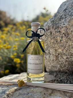 Éclat d’Immortelle, un diffuseur lumineux et solaire inspiré de l’immortelle et du maquis corse Aoûtien.