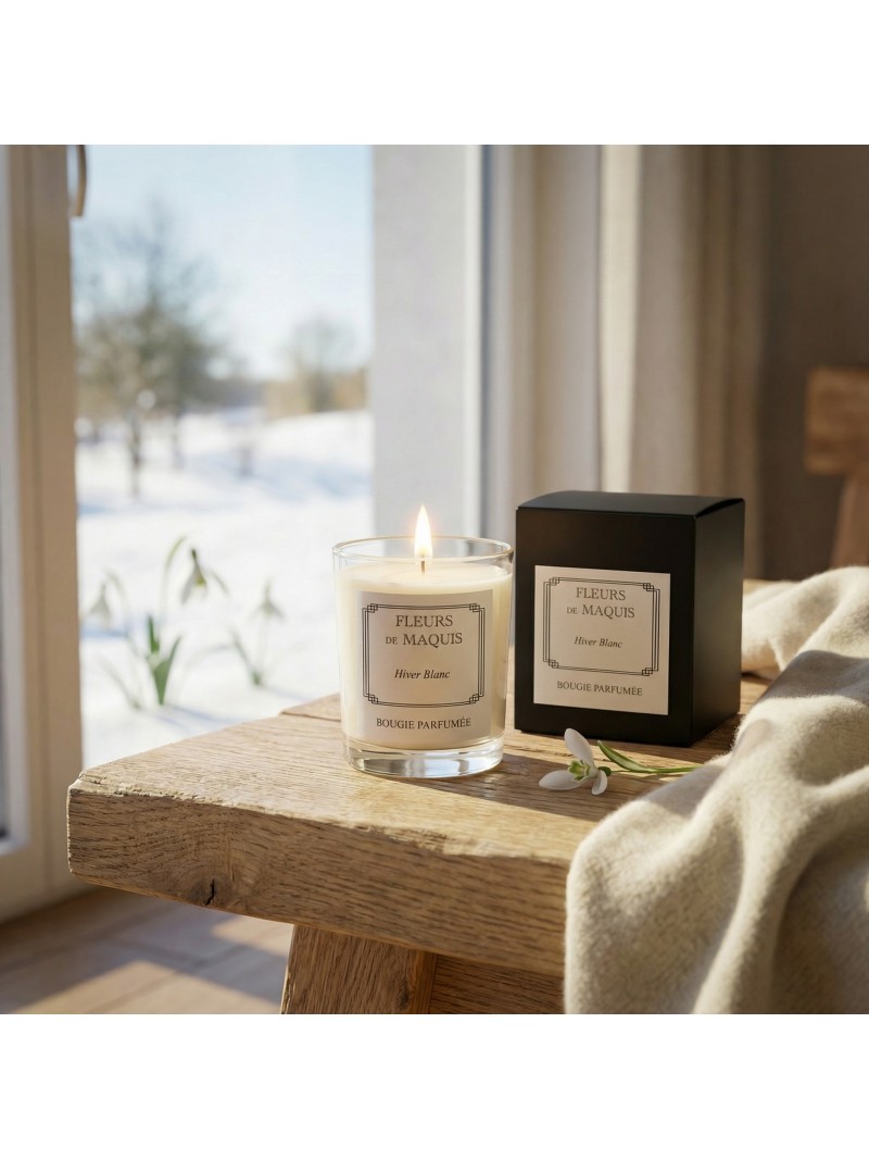Hiver Blanc, une bougie douce et apaisante inspirée par la délicatesse du perce-neige.