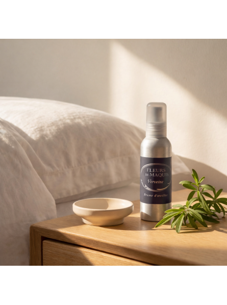 Verveine, une brume d’oreiller fraîche et apaisante aux accents végétaux citronnés.