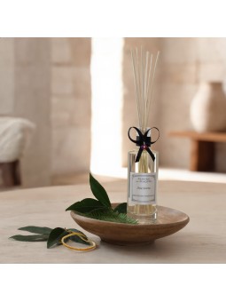 Aria Serena, un diffuseur d’ambiance frais et apaisant entre cédrat vif et thé vert.