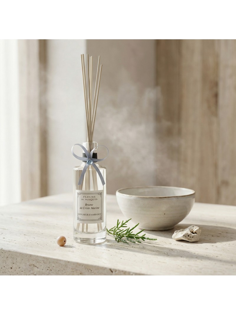 Brume de Criste Marine, un diffuseur d’ambiance frais et minéral aux accents marins et végétaux.
