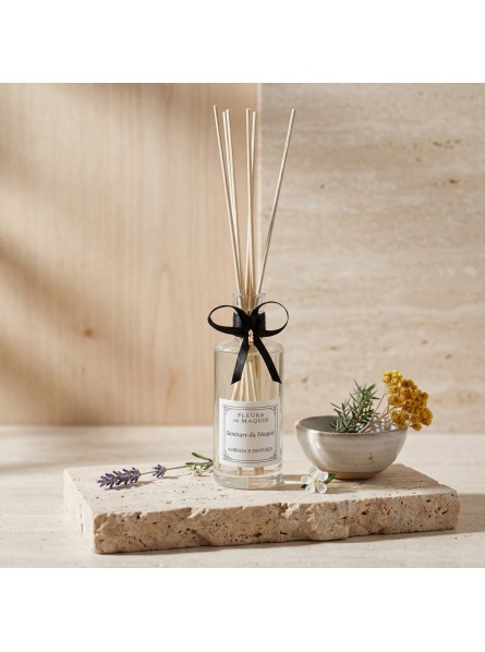 Senteurs du Maquis, un diffuseur d’ambiance aromatique inspiré de la force végétale du maquis corse.