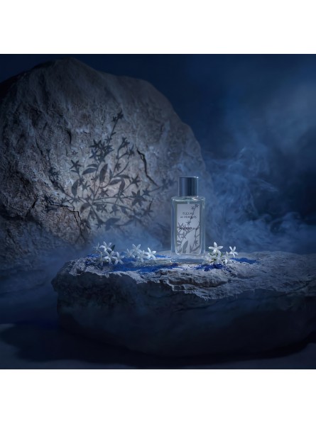 Aria Turchina, un parfum de créateur parfumeur lumineux et aérien inspiré du jasmin et du maquis corse.