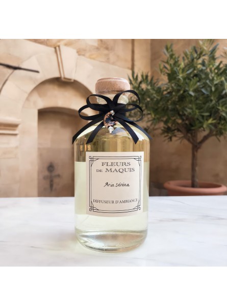 Un diffuseur grand format pensé pour sublimer les grands espaces avec les parfums de créateurs Fleurs de Maquis.