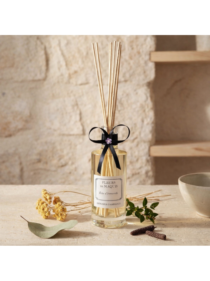 Éclat d’Immortelle, un diffuseur lumineux et solaire inspiré de l’immortelle et du maquis corse Aoûtien.